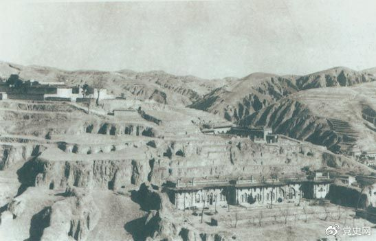 1947年12月25日至28日，中共中央在陜北米脂楊家溝召開擴(kuò)大會(huì)議（十二月會(huì)議）。圖為會(huì)議會(huì)址。